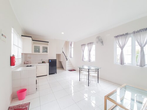 Homey Studio at Alesha Vanya Park BSD Guest House (Sharing Bathroom)