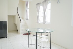 Appartement, non-fumeurs, coin cuisine | Restauration dans la chambre