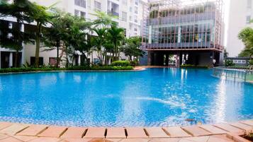 Kolam renang outdoor