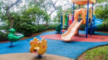 Tempat bermain anak - outdoor