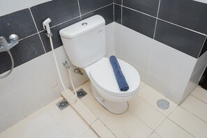 Apartment, Non Smoking, Kitchenette | Bathroom