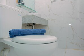 Apartment, Non Smoking, Kitchenette | Bathroom | Shower, free toiletries, towels - Grand Kamala Lagoon Studio Apartment with Modern Interior (Bekasi)
