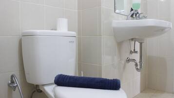 Apartemen, Bebas Asap Rokok, dapur kecil | Kamar mandi | Shower, perlengkapan mandi gratis,  dan handuk