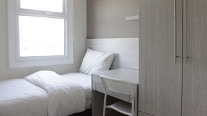 A bedroom with a single bed, a desk, and a wardrobe. - Spacious 3BR Apartment Parahyangan Residence near UNPAR (Bandung)