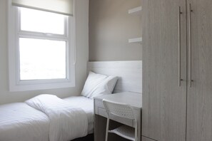 Apartemen, Bebas Asap Rokok, dapur kecil | 3 kamar tidur, setrika/meja setrika, Wi-Fi gratis, dan seprai linen