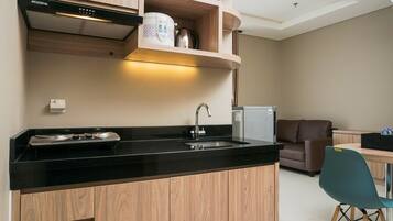 Apartamento, para não fumantes, cozinha americana | Cozinha privada | Geladeira, cooktop, talheres/pratos/utensílios de cozinha