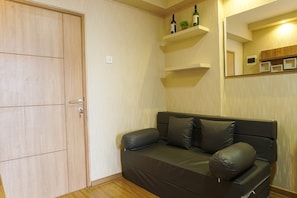 3 bedrooms, iron/ironing board, bed sheets - Duri Kosambi Cozy and Relaxing 3BR Apartment at Green Palm Residence (Jakarta)