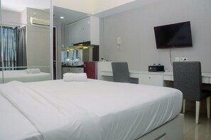 1 bedroom, iron/ironing board, free WiFi, bed sheets - Cozy Studio Room @ Taman Melati Margonda Apartment (Depok)