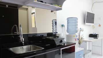 Apartment, Non Smoking, Kitchenette | 2 bedrooms, iron/ironing board, free WiFi, bed sheets