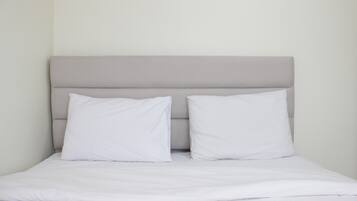 Apartment, Non Smoking, Kitchenette | 2 bedrooms, iron/ironing board, free WiFi, bed sheets