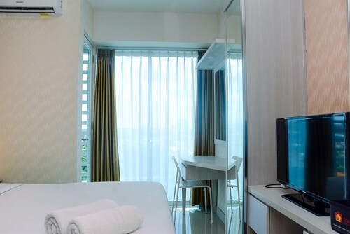 Comfy with Modern Style 1BR Grand Kamala Lagoon Apartment