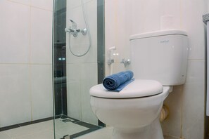 Apartment, Non Smoking, Kitchenette | Bathroom