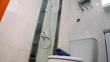 Apartamento, para não fumantes, cozinha americana | Banheiro | Chuveiro, produtos de toalete grátis, toalhas de banho