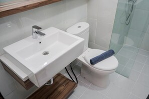 Apartment, Non Smoking, Kitchenette | Bathroom | Shower, free toiletries, towels - Premium Relaxing 2BR at Casa de Parco Apartment (South Tangerang)