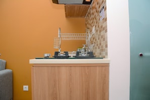 Apartment, Non Smoking, Kitchenette | Living area