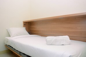 2 habitaciones, tabla de planchar con plancha y ropa de cama