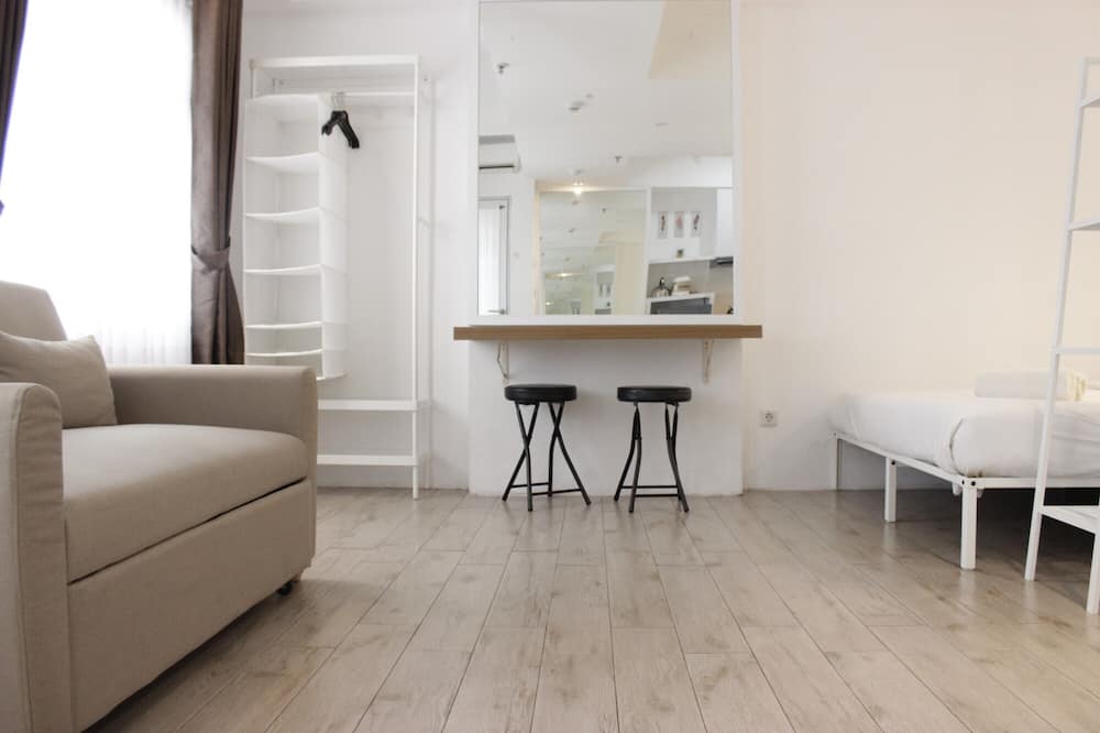 Modern Chic Studio Room at Grand Asia Afrika Apartment