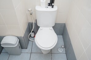 Apartment, Non Smoking, Kitchenette | Bathroom