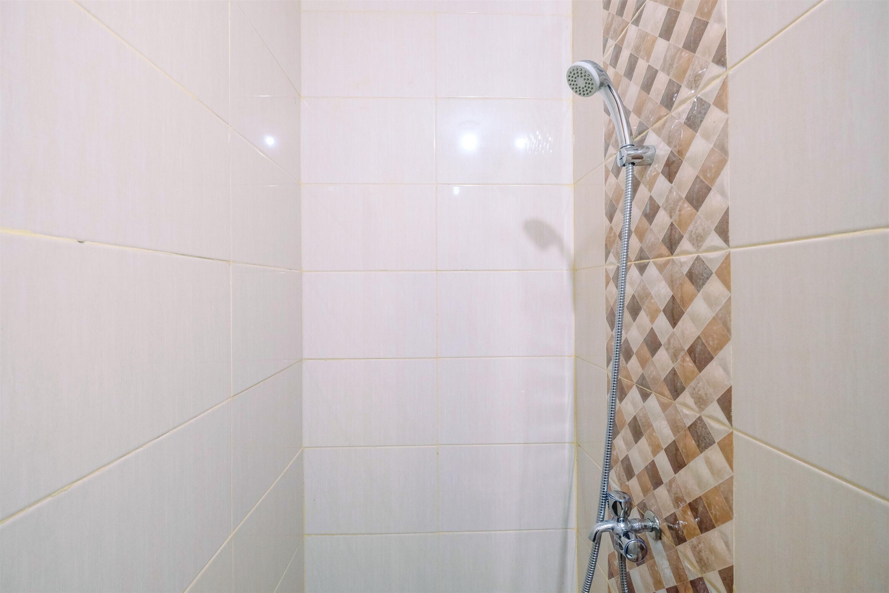 Apartment, Non Smoking, Kitchenette | Bathroom | Shower, free toiletries, towels, shampoo