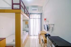 1 habitación, tabla de planchar con plancha, wifi gratis y ropa de cama