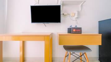 Apartment, Non Smoking, Kitchenette | 1 bedroom, iron/ironing board, free WiFi, bed sheets