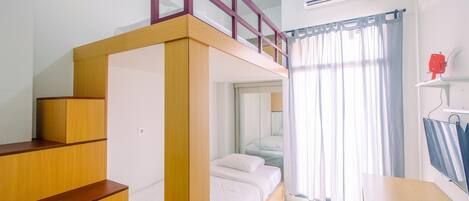 Apartment, Non Smoking, Kitchenette | 1 bedroom, iron/ironing board, free WiFi, bed sheets