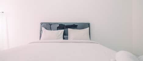 Apartment, Non Smoking, Kitchenette | 1 bedroom, iron/ironing board, free WiFi, bed sheets