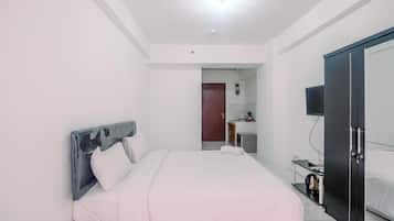 Apartment, Non Smoking, Kitchenette | 1 bedroom, iron/ironing board, free WiFi, bed sheets