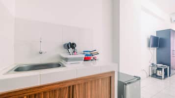 1 habitación, tabla de planchar con plancha, wifi gratis y ropa de cama