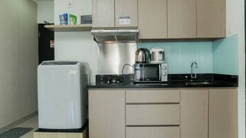 Departamento, para no fumadores, cocineta | Cocina privada | Refrigerador y utensilios de cocina