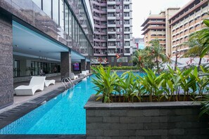 Outdoor pool - Modern Style 2BR at Tamansari Semanggi Apartment (Jakarta)