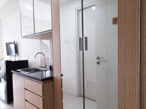 Private kitchen - Compact Studio Parahyangan Residence Apartment near UNPAR (Bandung)