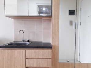Private kitchen - Compact Studio Parahyangan Residence Apartment near UNPAR (Bandung)