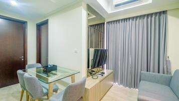 Apartemen, Bebas Asap Rokok, dapur kecil | Ruang keluarga | TV