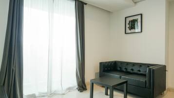 Apartment, Non Smoking, Kitchenette | 1 bedroom, iron/ironing board, free WiFi, bed sheets