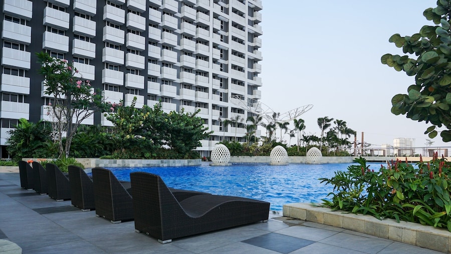 Elegant Studio at West Vista Apartment with City View