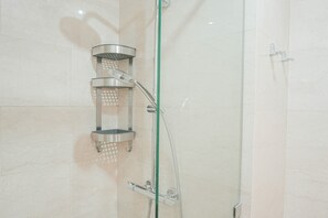 Apartamento, no fumadores, cocina básica | Baño | Ducha, artículos de higiene personal gratuitos y toallas