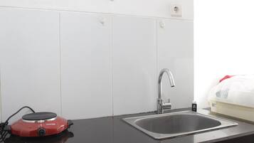 Apartment, Non Smoking, Kitchenette | Private kitchen | Fridge, stovetop, dishwasher, cookware/dishes/utensils