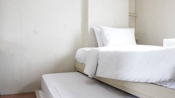 Apartment, Non Smoking, Kitchenette | Iron/ironing board, free WiFi, bed sheets