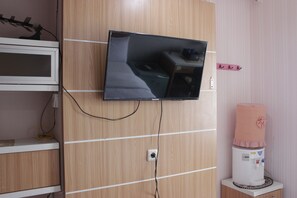 1 bedroom, iron/ironing board, free WiFi, bed sheets - Compact Studio Apartment at Easton Park Residence Jatinangor near UNPAD (Cileunyi)