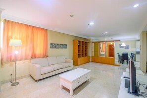 شقة - لغير المدخنين - بمطبخ مصغر | 1 غرفة نوم ومكواة/لوح كي وواي فاي مجانًا وملاءات أسرّة