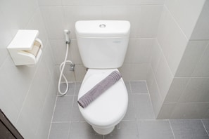 Apartment, Non Smoking, Kitchenette | Bathroom