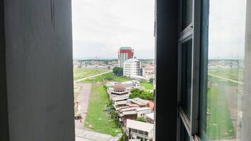 Apartment, Non Smoking, Kitchenette | 1 bedroom, iron/ironing board, free WiFi, bed sheets