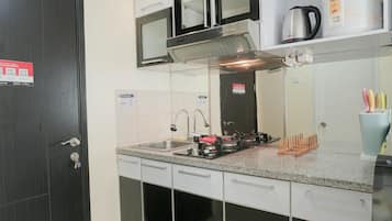 Departamento, para no fumadores, cocineta | Cocina privada | Refrigerador y utensilios de cocina