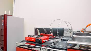 Apartment, Non Smoking, Kitchenette | Dapur peribadi | Peti sejuk, dapur, mesin basuh pinggan mangkuk