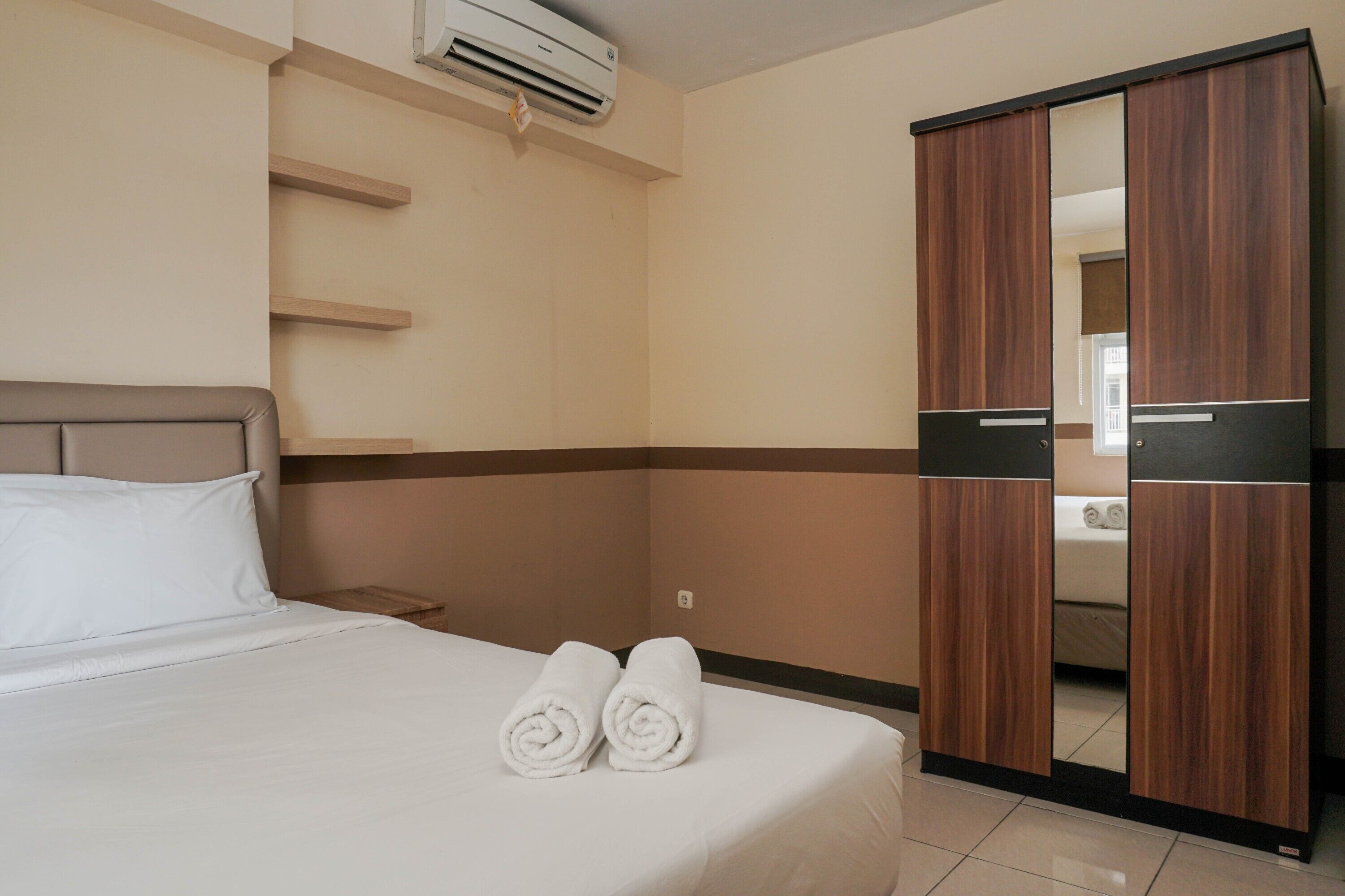 Apartment, Non Smoking, Kitchenette | 2 bedrooms, iron/ironing board, free WiFi, bed sheets