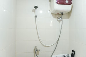 apartman, nemdohányzó, konyharész | Fürdőszoba | Zuhanyzó, ingyenes piperecikkek és törölközők