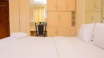 Apartment, Non Smoking, Kitchenette | 1 bedroom, iron/ironing board, bed sheets