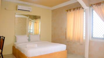 Apartment, Non Smoking, Kitchenette | 1 bedroom, iron/ironing board, bed sheets