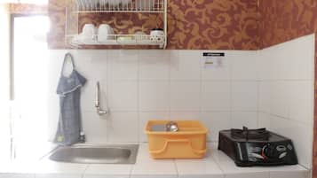 Apartment, Non Smoking, Kitchenette | Private kitchen | Fridge, stovetop, dishwasher, cookware/dishes/utensils